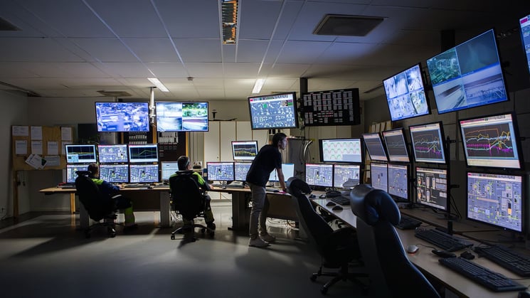 kontrollrum i pappersbruk