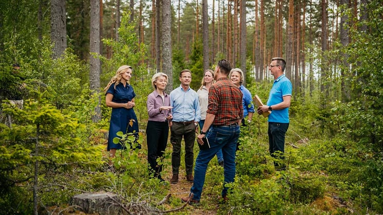 Ursula von der Leyen på besök i svenska skogen