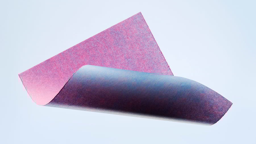 statifikerat papper på blå bakgrund