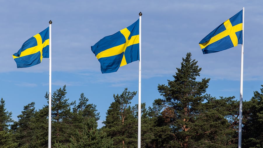 tre svenska flaggor