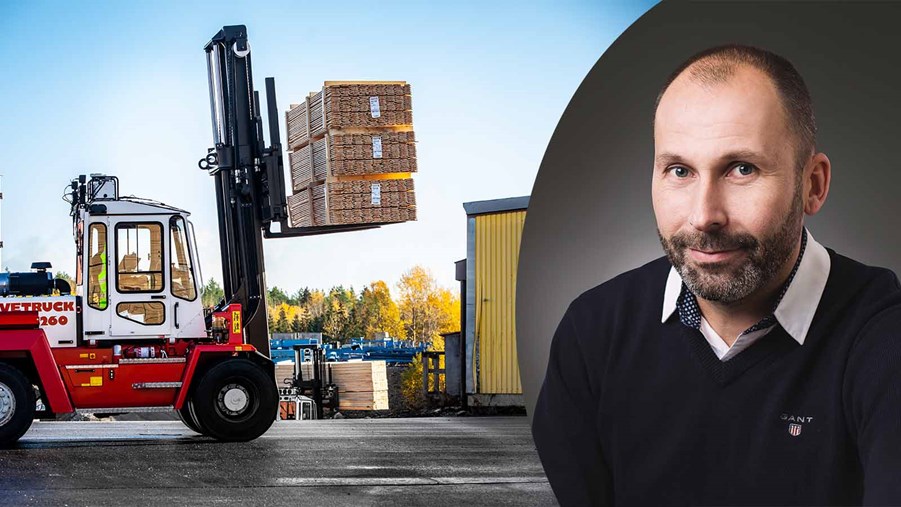 jonas axelsson och truck som lyfter trävaror