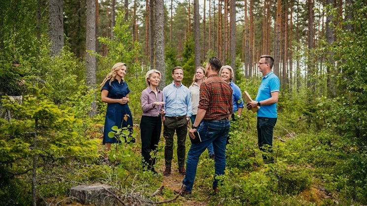Ursula von der Leyen på besök i svenska skogen