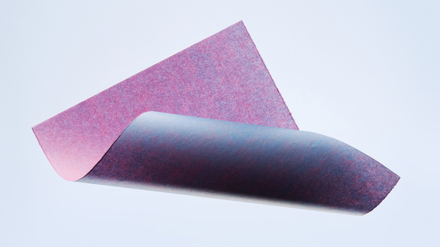 statifikerat papper på blå bakgrund