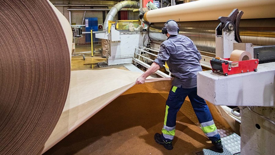 produktion av pappersrullar i väjafabriken
