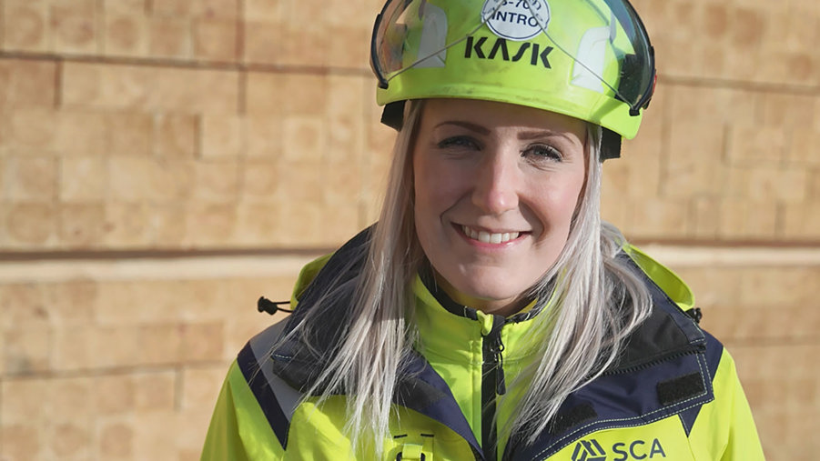 Ida norberg i bygghjälm