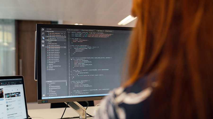 koder på en datorskärm