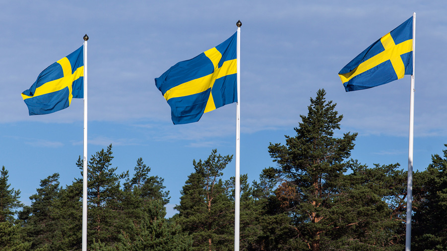 tre svenska flaggor